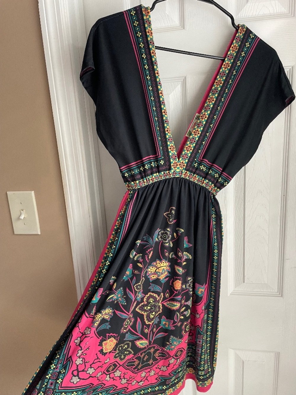 Flying Tomato Boho Plunging V-Neck Border Print Dress - Small